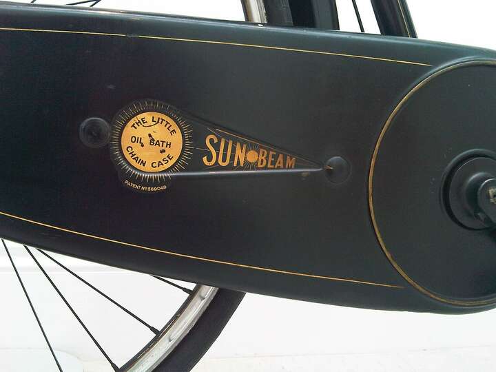 1600px-Sunbeam_cycle_chaincase_%25284732