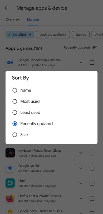 Скриншот области Play Store "Управление приложениями и устройствами" с параметрами сортировки по названию приложения, наиболее часто используемому, наименее используемому, недавно обновленному и размеру