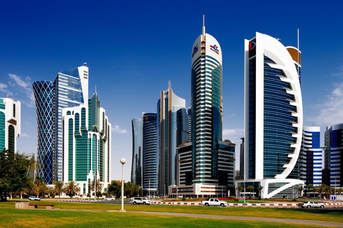 Самая богатая страна в 2024 году. Доха Катар. Катар столица Доха. Катар ОАЭ. Небоскрёб, Доха, Катар.
