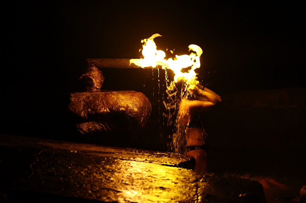 Горящий источник дербент. Источник который горит. Билиджи источник белиджи горячий. Горящий источник араколь. Горящий источник калмыкия.