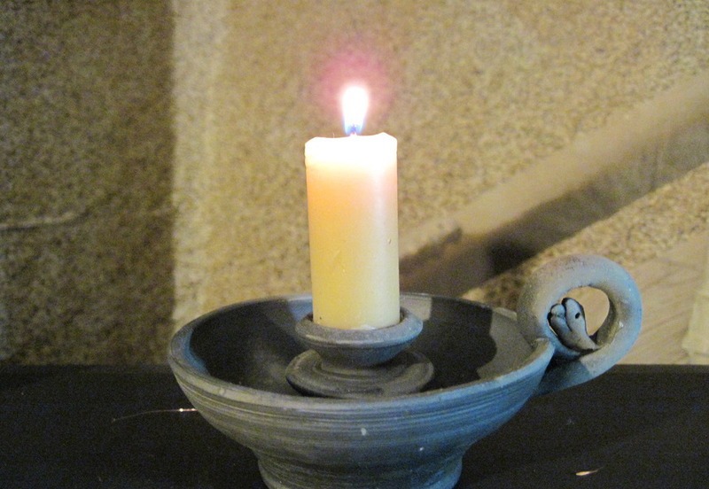 Притча о зажженной свече под сосудом