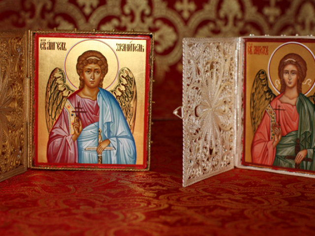 Можно ли дарить иконы в подарок: приметы, мнение церкви. Можно ли принимать в подарок икону?
