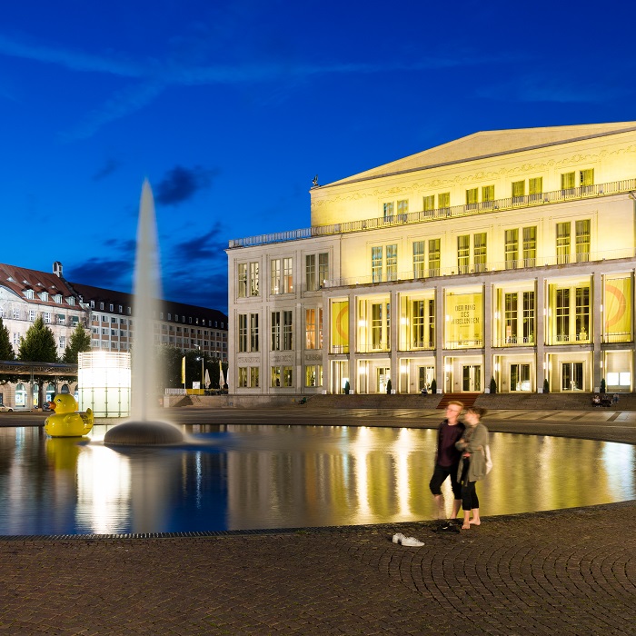 Лейпциг: Здание оперы на площади Августа  