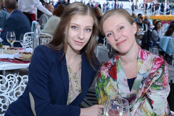 Лиза Арзамасова с мамой Юлией