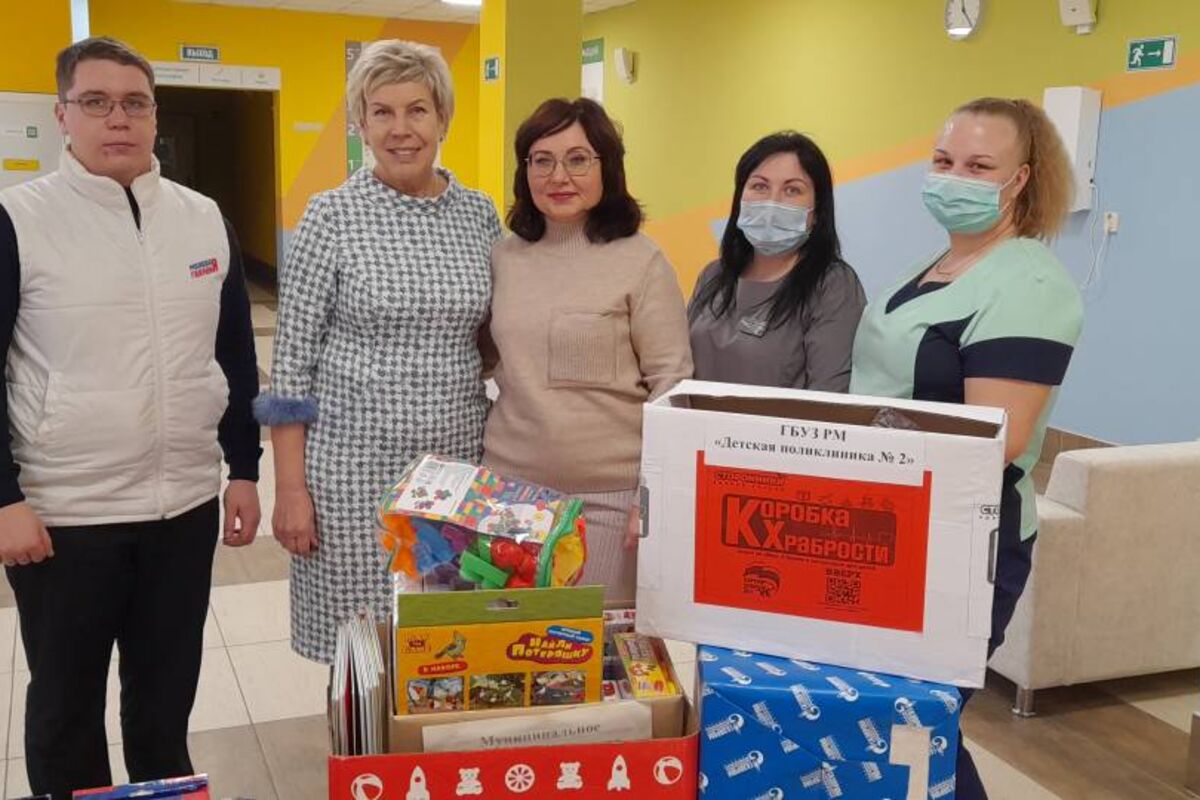 Единороссы Мордовии передали подарки тяжелобольным детям  