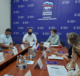 Крымские единороссы организовали
обсуждение поправок к федеральному
законодательству об обращении
лекарственных средств