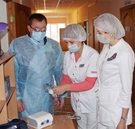 Астраханский депутат передал
оборудование в больницы
Харабалинского района