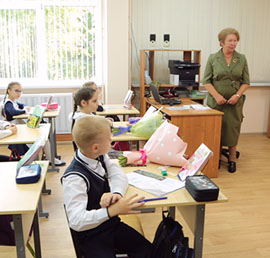 «Единая Россия» подарит
подмосковным школам 1418 парт