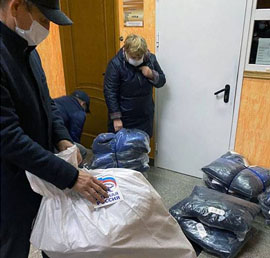 Сотрудникам Центральной больницы
Уссурийска доставили зимнюю
спецодежду