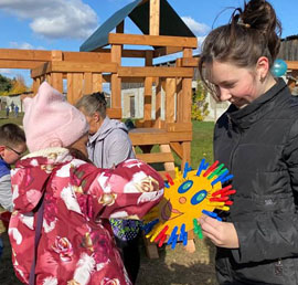 Единоросс установил еще восемь
детских игровых площадок в селах
Свердловской области