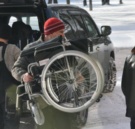 Павел Федяев передал больницам
Белова в Кемеровской области
кресла-коляски для маломобильных
пациентов