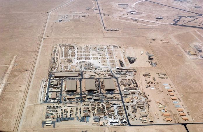 Pogled iz zraka na "Ops Town" u zračnoj bazi Al Udeid 2004