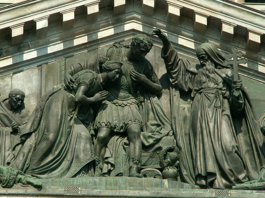 фрагмент западного фронтона «Встреча Исаакия Далматского с императором Феодосием».jpg