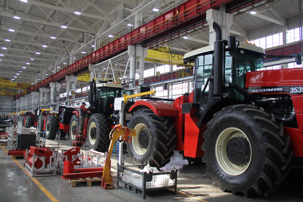 Завод будет выпускать полный модельный ряд тракторов от 170 л.с. до 600+ л.с. .jpeg