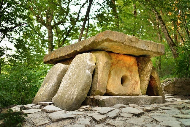 dolmen-3182872_640.jpg