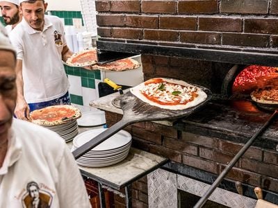 Внутри всемирно известного образа неаполитанской культуры приготовления пиццы