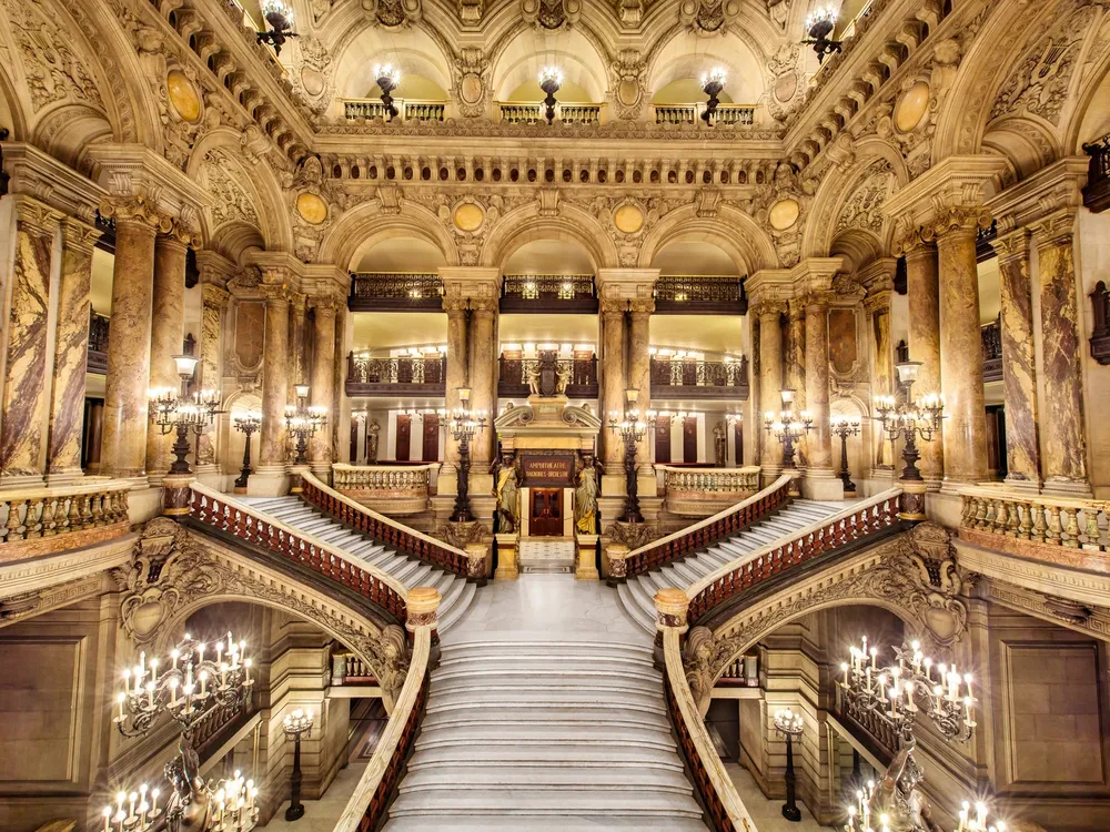 Парижский оперный театр, вдохновивший "Призрака оперы", становится имиджем Airbnb