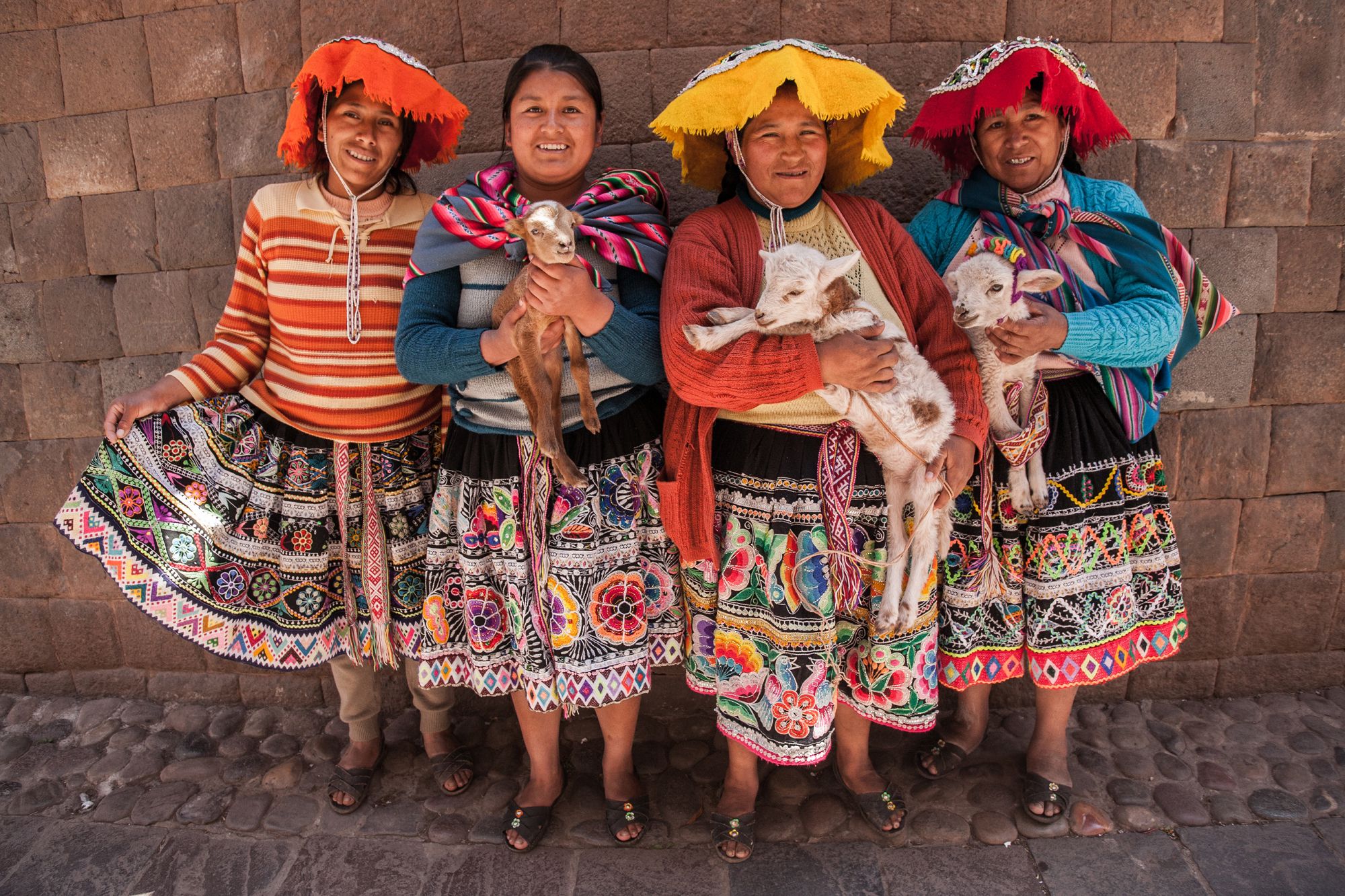 Пестрый народ. Индейцы кечуа в Перу. Индейцы аймара. Индейцы кечуа в Эквадоре. Индейцы кечуа и аймара.